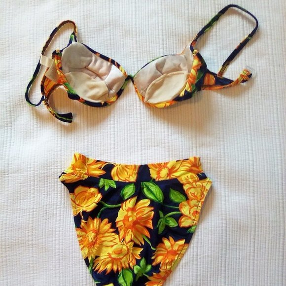Vintage Bikini - Picture 3 of 5